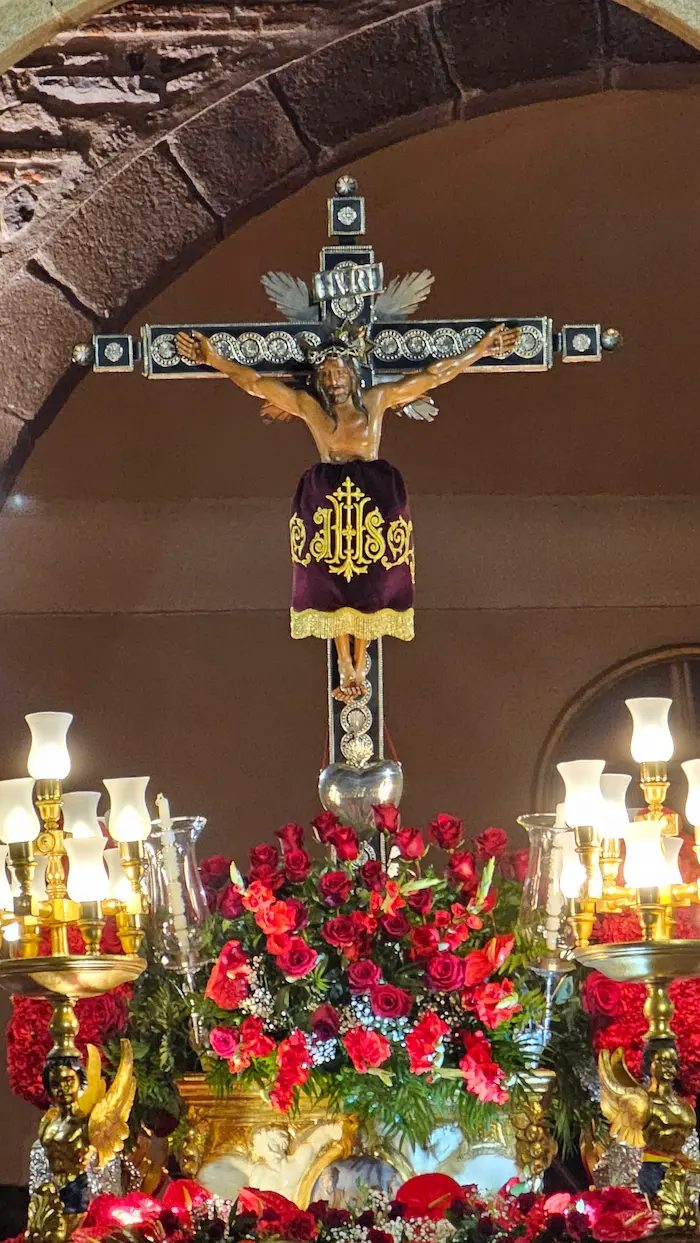Imagen del Santísimo Cristo de las Maravillas durante la celebración en Los Navalmorales