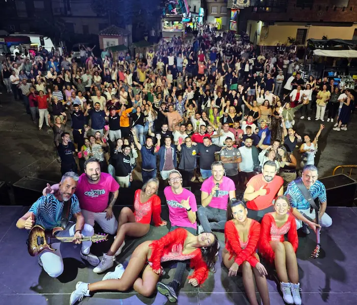 Verbena popular con orquesta y público en las Fiestas de Septiembre de Los Navalmorales