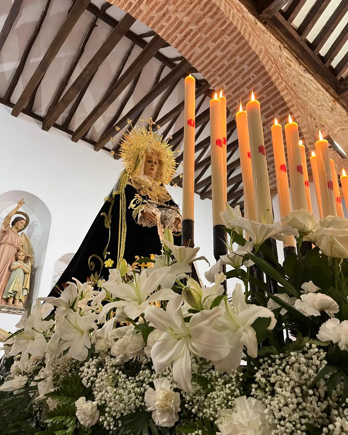 Detalle del paso con cirios